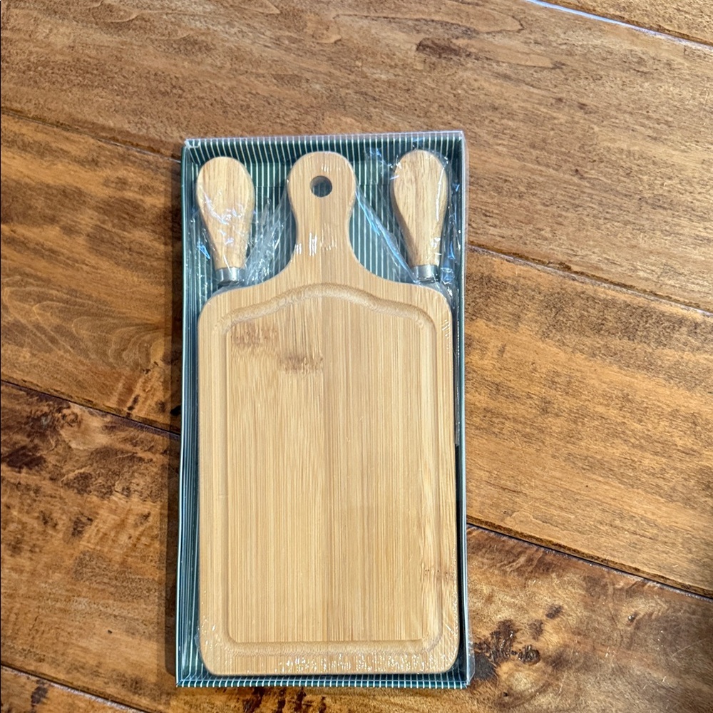NWOT Mini Cheese Board with cheese fork and spreader. Approx 9 inches